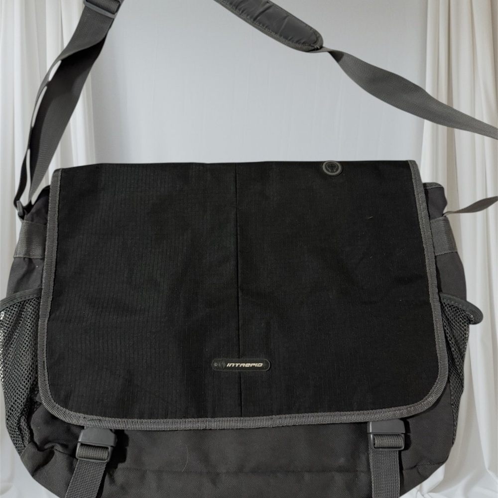Intrepid Black Laptop Messenger Bag